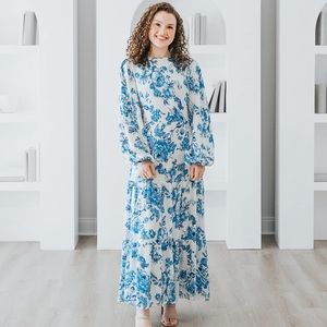 NWOT with love leena the drop floral SATIN SILK blue dress ruffle layer medium